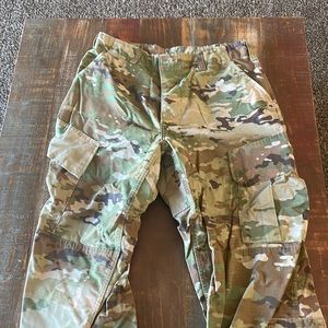 Camo pant medium have 2 pair for sale. Very little wear time